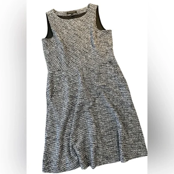 Banana Republic Gray, black&silver Sleeveless Dress Fit &flare w/pockets Size 4. - Picture 2 of 5